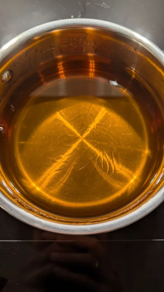 Geschmolzene Bienenwachspastillen